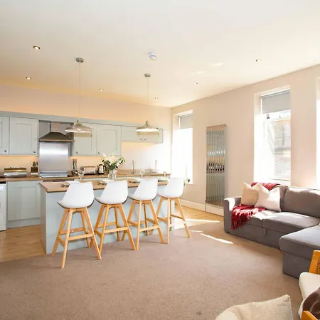 The Stylish Gem Of - Sleeps 6 דירה