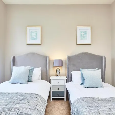 Boutique 2 Bed In * Χαρογκέιτ